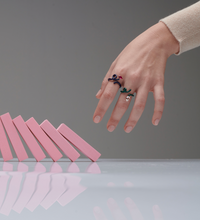 Load image into Gallery viewer, BABY VINE TENDRIL RING IN EMERALD GREEN - 99% PERFECT