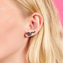 Load image into Gallery viewer, SHORT WAVE EARRINGS IN CHARCOAL
