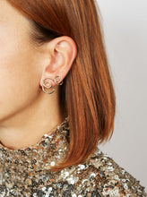 Load image into Gallery viewer, DOUBLE LOOP HUGGIES IN PINK
