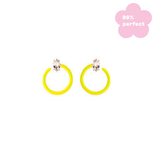 Load image into Gallery viewer, SMALL TENDRIL CIRCLE EARRINGS IN YELLOW
