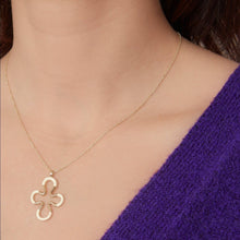 Load image into Gallery viewer, B FLORAL NECKLACE IN GOLD AND PANNA
