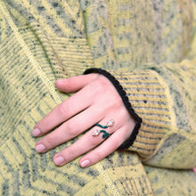 Load image into Gallery viewer, DOUBLE VINE TENDRIL RING IN EMERALD GREEN
