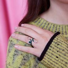 Load image into Gallery viewer, DOUBLE VINE TENDRIL RING IN EMERALD GREEN
