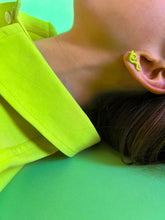 Load image into Gallery viewer, SHORT WAVE EARRINGS IN GREEN
